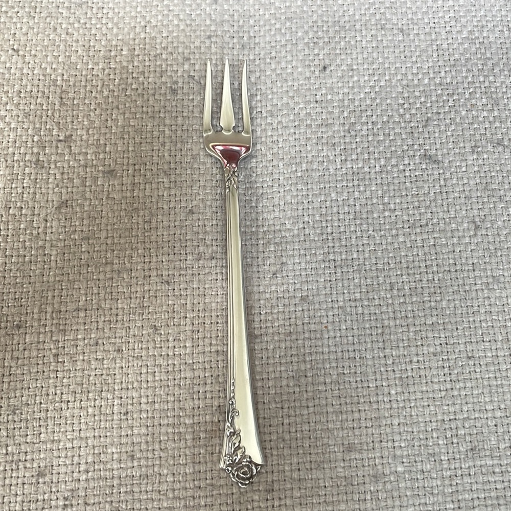 Oneida Dámaso Rose Heirloom Sterling Silverware - Picture 5 of 7